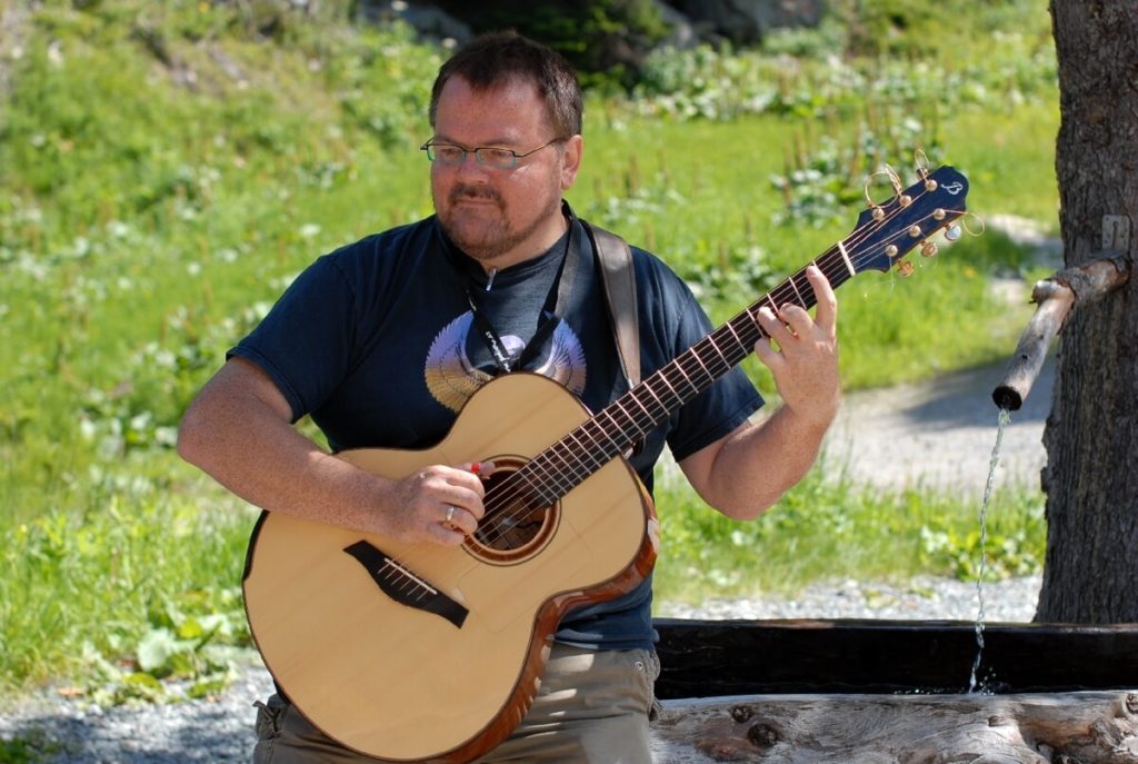 Don Ross in concerto al Six Bars Jail