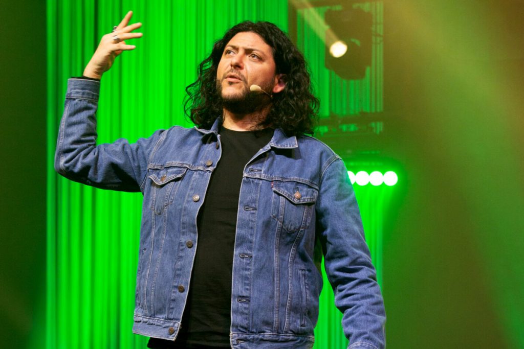 Emiliano Luccisano al Teatro Puccini con "Boom"