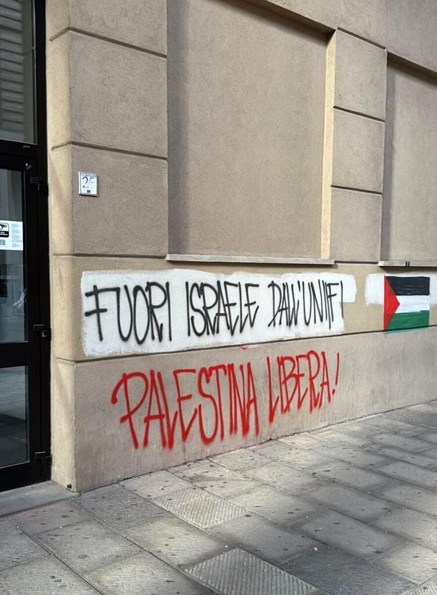 All'Università di Novoli scritta contro Israele: il centrodestra tuona