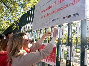 Giornata internazionale per l’eliminazione della violenza sulle donne: installazioni, concerti, panchine rosse diritti e pari opportunità