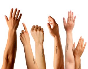 Un tatuaggio gratuito contro gli stereotipi della maternità