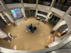 Alluvione Campi Bisenzio: circa 100 persone rimaste chiuse all'interno dei Gigli / VIDEO