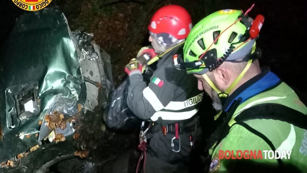 Auto precipita nella scarpata: morta una donna