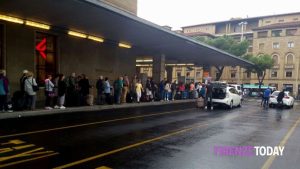 Taxi, seconda guida e turni più lunghi: “Come averne in strada cento in più". Aumentano le tariffe