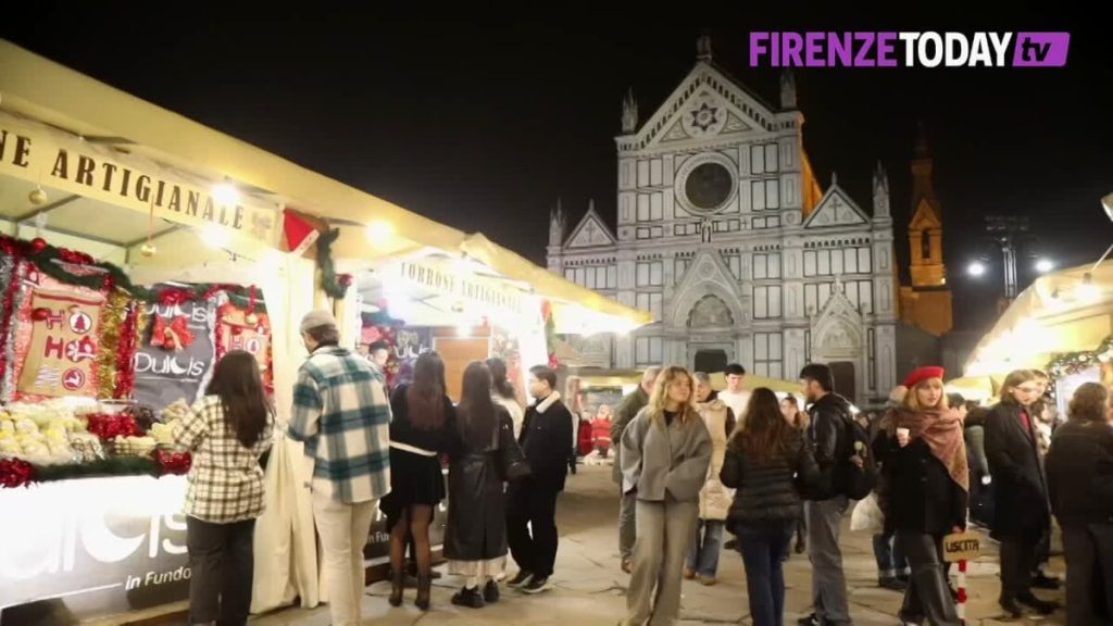 Natale 2023: torna il mercatino "tedesco" in Piazza Santa Croce  / VIDEO