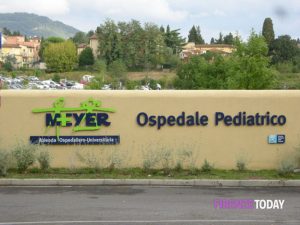 Traumi al cranio, al volto e al torace: in gravi condizioni al Meyer