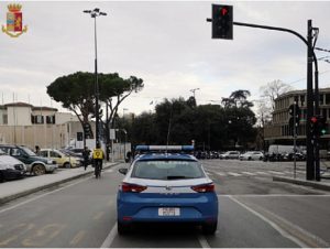 Violenza in strada, accerchiato dal branco: rompono un braccio a un minore
