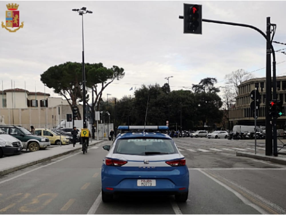 Violenza in strada, accerchiato dal branco: rompono un braccio a un minore