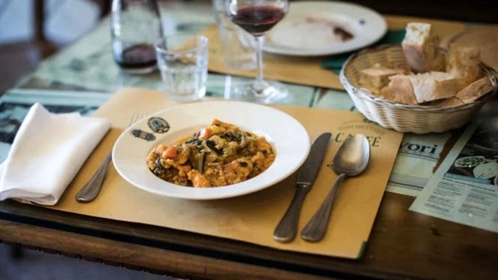 Ribollita toscana. Storia e ricetta secondo la trattoria centenaria di Firenze