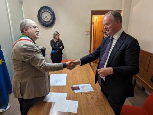 Eike l’italiano: “Da Nardella nessun augurio. Le gru? Dovrebbe sapere che non sono il soprintendente”