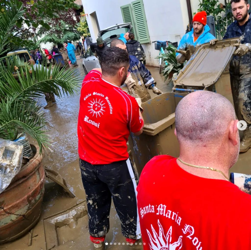 Alluvione, fiume di volontari: calcianti in prima linea nel fango