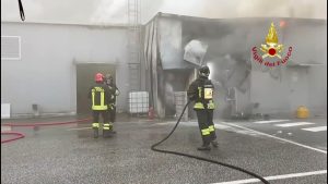 Incendio nello stabilimento Sammontana  VIDEO
