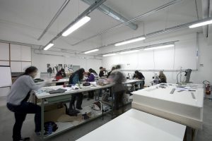 Moda, la crisi non risparmia le aziende di accessori metallici