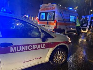 Incidente con due feriti, auto pirata rintracciata dalla polizia municipale
