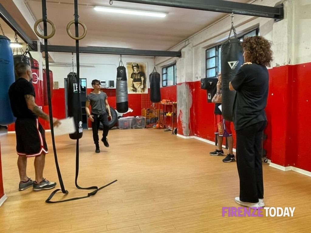 Boxe e Coro a Casa Parkinson. Lezioni di pugilato affidate a due insegnanti dei Rossi del Calcio Storico