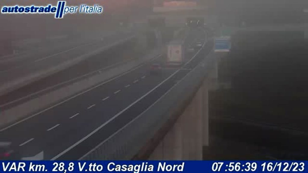 Incidente sull'autostrada A1: tir perde il carico, chiuso tratto