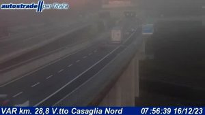 Incidente sull'autostrada A1: tir perde il carico, chiuso tratto