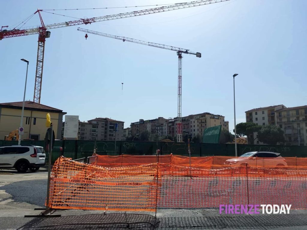 Lavori per il nuovo grande supermercato, restringimenti di carreggiata e rischio traffico