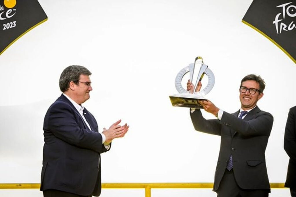 Tour De France 2024: per quattro giorni il trofeo esposto a Dicomano