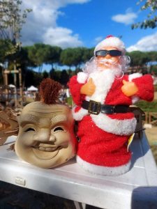 'Piglia e porta a casa', contro il consumismo del Natale arriva il mercatino alternativo