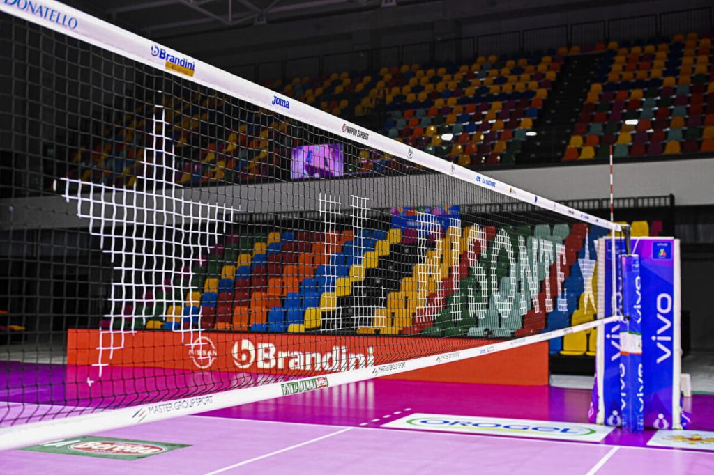 Volley A1 femminile, luci a Palazzo Wanny: domani c'è il derby