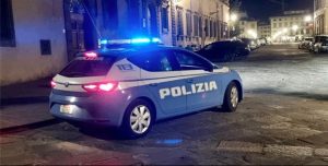 Tenta di spaccare le vetrine di un bar di via Masaccio: la polizia arresta un 42enne