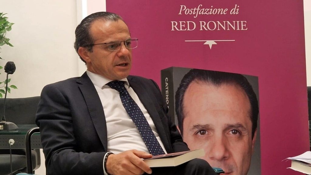 Presentazione del libro "Non tutto è successo!", di Cateno De Luca