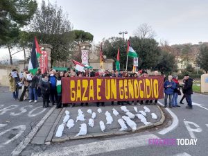 Palestina, al Meyer contestato il console di Israele Marco Carrai: "Dimettiti" / LE IMMAGINI