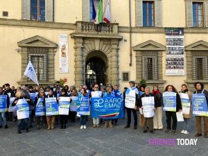Medici e personale sanitario in piazza: “Situazione insostenibile, difendere sistema pubblico in disfacimento” / FOTO