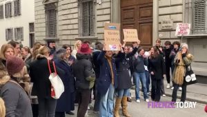 La protesta della scuola francese: “Ragazzine inseguite e alunni derubati, situazione invivibile”  FOTO - VIDEO