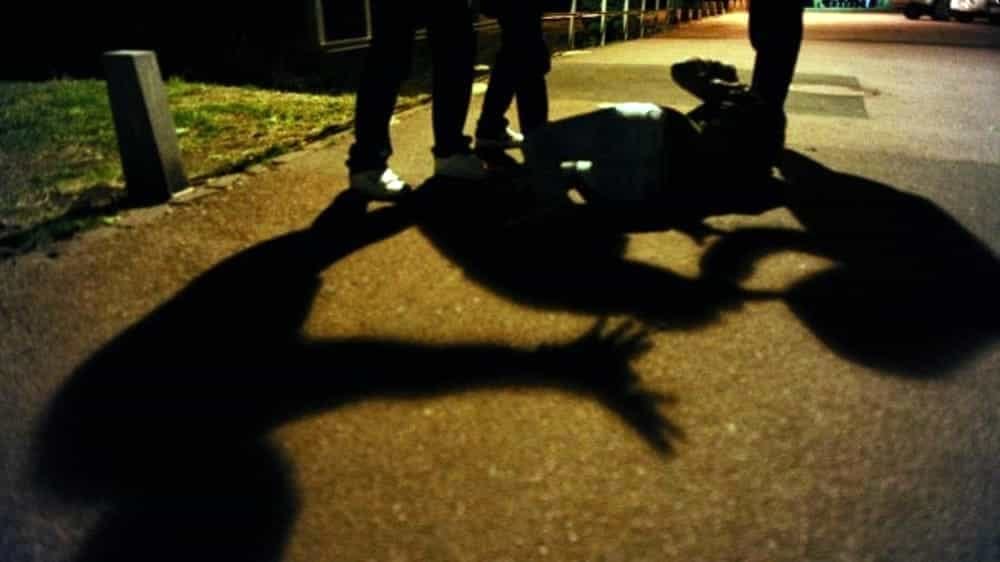 Maxi rissa tra baby gang fuori dalla discoteca