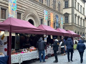 Sapori natalizi fiorentini: ARTour del gusto invade Piazza Strozzi con l'eccellenza dell'enogastronomia toscana