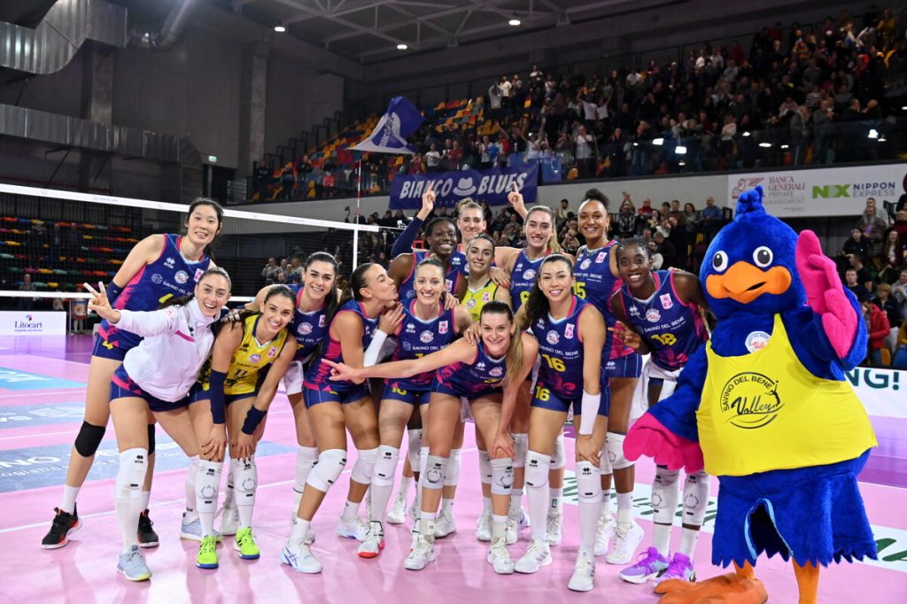 Volley A1 femminile, va alla Savino Del Bene il posticipo dell'undicesima giornata: Novara giù in quattro set