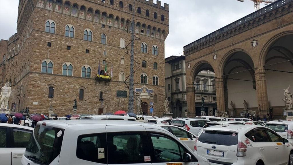 Taxi, scatta l'aumento delle tariffe