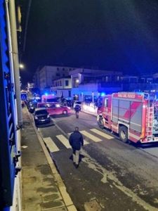 Valigia sospetta in via dei Vanni, intervengono gli artificieri e traffico in tilt