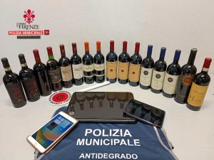 Maxi furto di vini pregiati a un ristorante delle Cascine: indagini per trovare i ladri