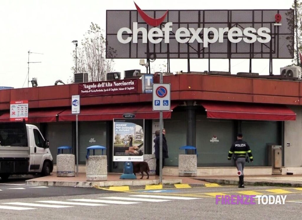 Donna accoltellata nell’area di servizio, l’ex marito: “Mai spostato da casa”