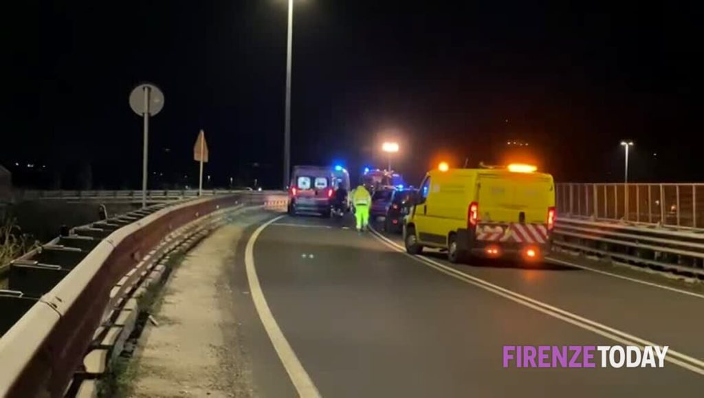 Incidente mortale: scontro frontale tra auto, tre vittime VIDEO