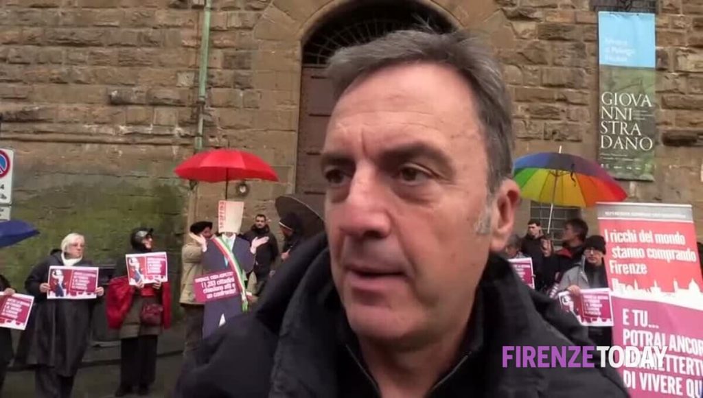 Carbone per Nardella dal Comitato ‘Salviamo Firenze’: “Basta speculazioni, fermare i fondi esteri” / FOTO - VIDEO