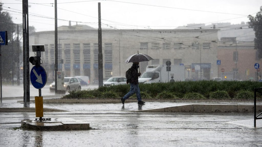 Nuova allerta meteo, dopo il maltempo il vento forte