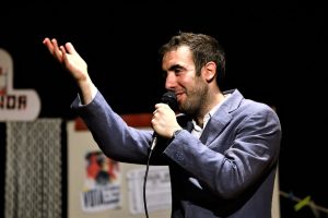 "Amore oltre la fine del mondo", show di Lorenzo Andreaggi al teatro Lumiere