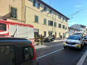 Auto ribaltata / LE IMMAGINI