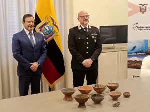Reperti archeologici sottratti, i carabinieri li restituiscono alle ambasciate di Ecuador e Panama