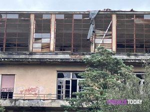 Ex Banti, dopo due mesi nessuna novità: “Chi paga per i danni al tetto?”