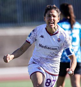 Fiorentina Femminile, il rientro è dolce: 4-2 al Napoli e soprasso sulla Juve