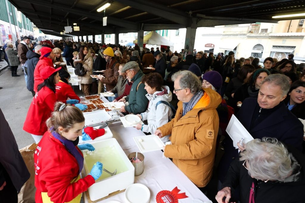 Dal Mercato di Sant’Ambrogio 9mila euro per i Ragazzi di sipario FOTO