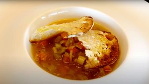 Videoricetta della zuppa di cipolle toscana del grande chef Gaetano Trovato