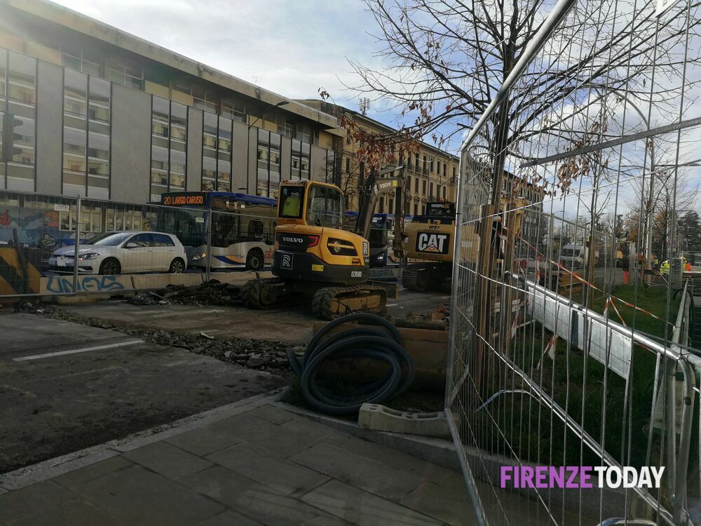 Tramvia, prove di trazione sugli alberi in viale Don Minzoni