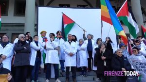 Corteo per la Palestina, medici e infermieri in prima linea. L'imam: "Da Isarele genocidio di donne e bambini" / FOTO - VIDEO