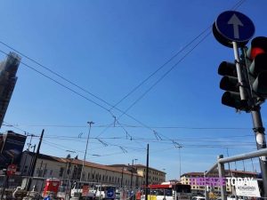 Tramvia, Fratelli d'Italia attacca: "I pali dovevano sparire nel 2023 ma sono sempre lì"